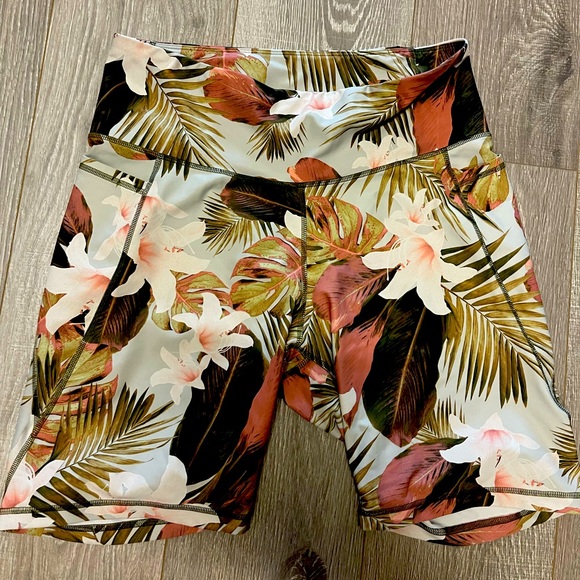 Old Navy 8” Biker Shorts - Picture 1 of 3
